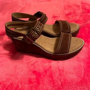 Clarks Shoes Clarks Artisan Ainsley Orchid Dark Tan Suede Sz
